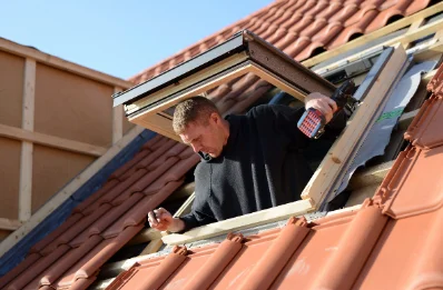 Pose de fenêtres de toit Velux à Queyrières
